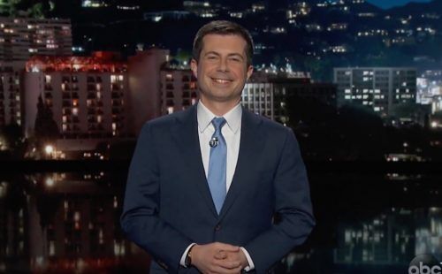 L'ancien candidat à la présidentielle Pete Buttigieg anime Jimmy Kimmel Live
