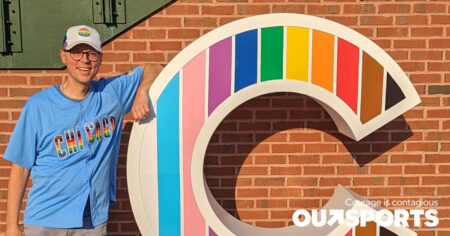 Wrigley Field est devenu gay lors de la Pride Night avec le maillot des Chicago Cubs