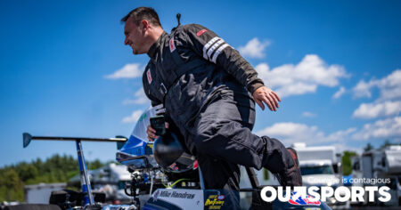 Il pilote des drag cars qui roulent à 270 km/h. Il est gay et a remporté sa plus grande victoire pendant le mois des fiertés.