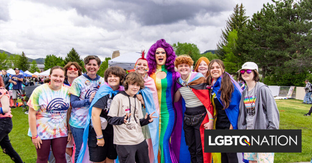 Cette petite ville de Pride propose quatre spectacles de dragsters, dont un pour les animaux de compagnie Cette petite ville de Pride propose quatre spectacles de dragsters, dont un pour les animaux de compagnie