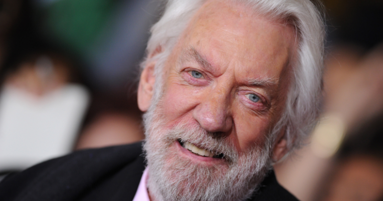 Donald Sutherland, qui jouait M. Bennet dans Orgueil et préjugés, est décédé.  (Getty)