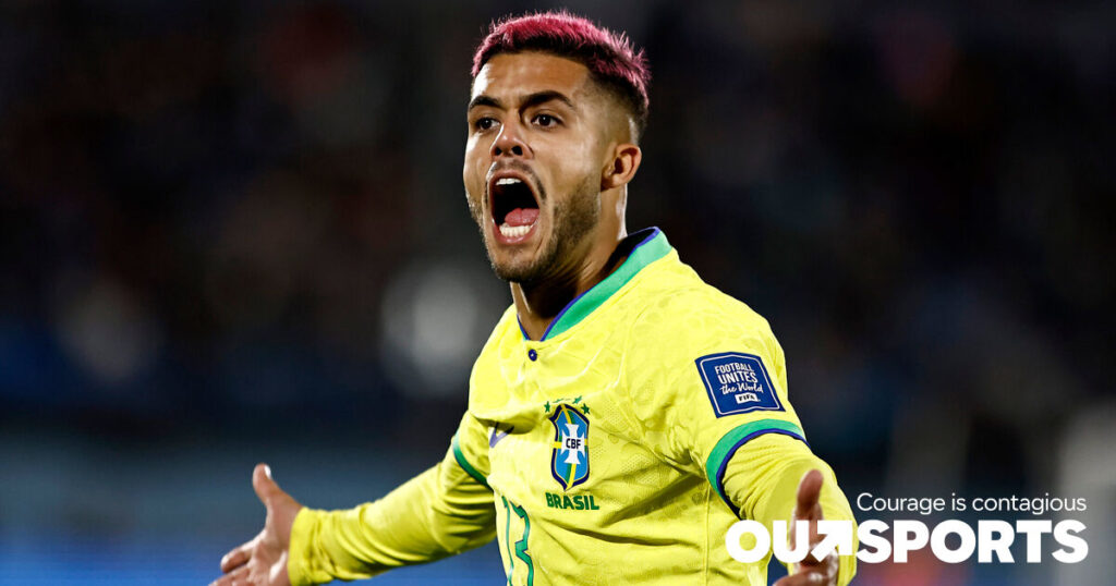 Exprimez-vous! Les chefs du football rassurent les joueurs homosexuels après que la star ait révélé son plaidoyer pour les cheveux roses Exprimez-vous! Les chefs du football rassurent les joueurs homosexuels après que la star ait révélé son plaidoyer pour les cheveux roses