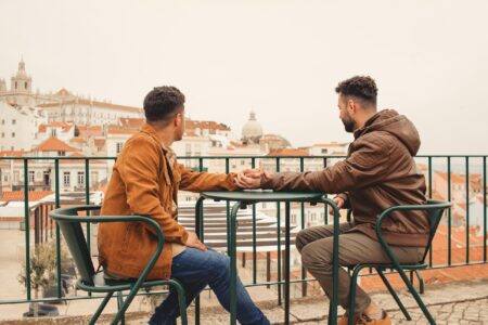 Quelles sont les meilleures alternatives à Grindr pour faire une rencontre gay ?