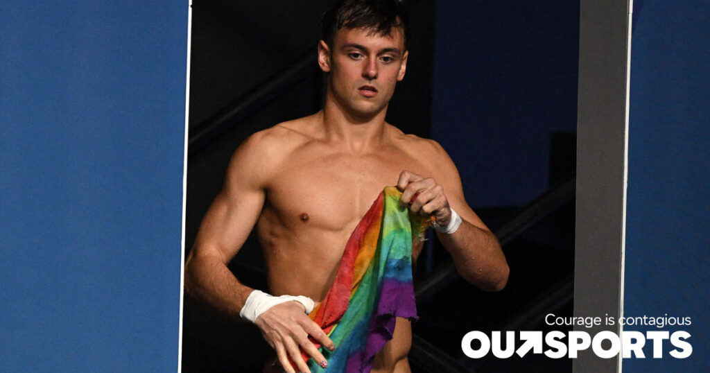 Voici pourquoi Tom Daley « ne peut pas plonger » sans sa peau de chamois Pride et sa cire corporelle « chaude » Voici pourquoi Tom Daley « ne peut pas plonger » sans sa peau de chamois Pride et sa cire corporelle « chaude »