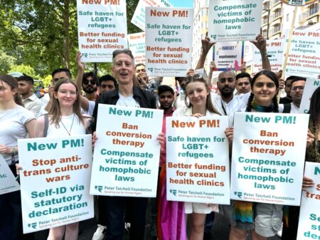 Des militants LGBTQ+ défilent lors de la Pride à Londres pour un homme gay tchétchène qui a été « jeté dans une fosse et battu »