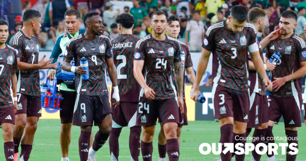 Les supporters mexicains crient à nouveau des insultes anti-gay dégoûtantes lors d'un match alors que les officiels américains ne font rien Les supporters mexicains crient à nouveau des insultes anti-gay dégoûtantes lors d'un match alors que les officiels américains ne font rien