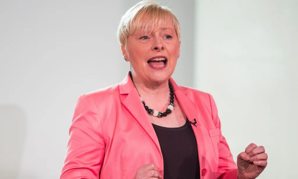 Angela Eagle s'exprimant lors d'une conférence.