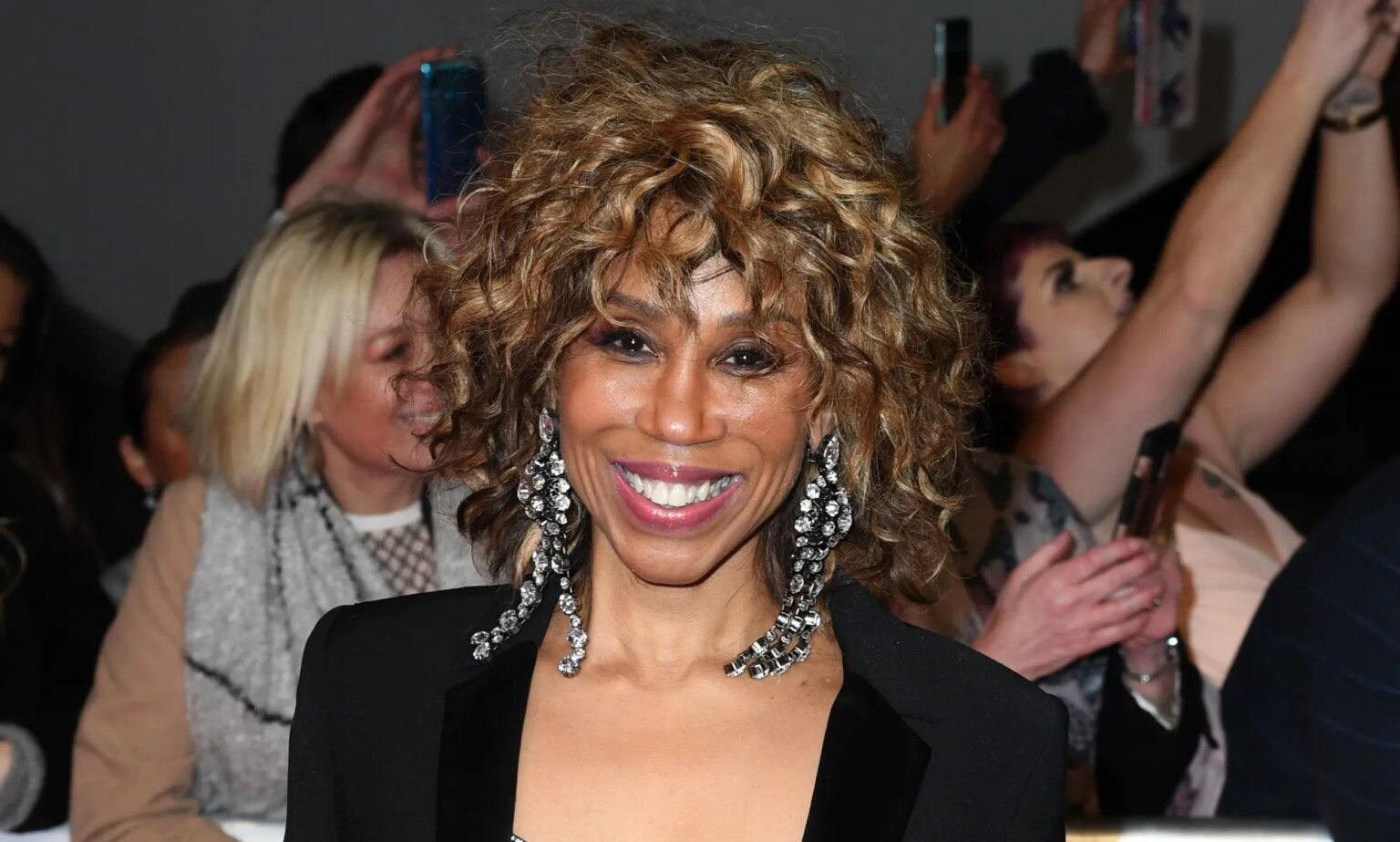 L'animatrice de télévision Trisha Goddard parle de son rôle de parent d'un enfant non binaire : « J'apprends encore » Trisha Goddard at the 2020 National Television Awards