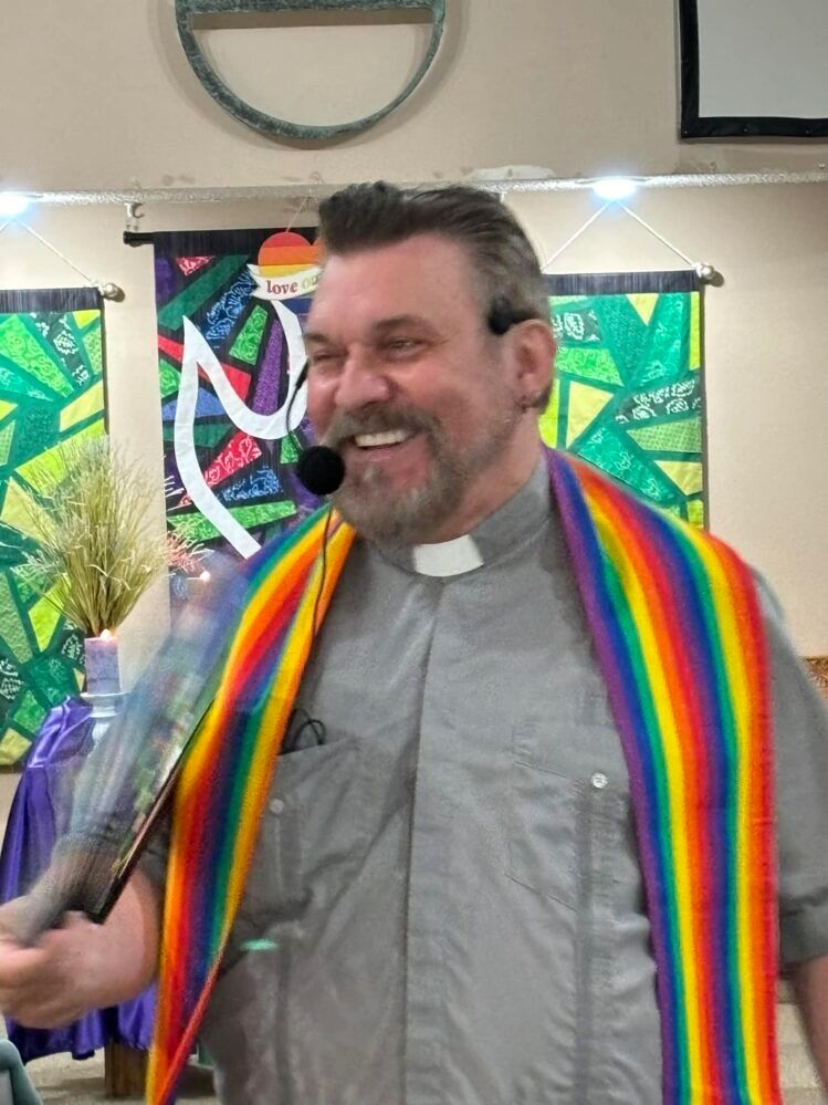 Pasteur Joseph Shore-Goss de l'Église unie Faith of Christ de Bradenton en 2024