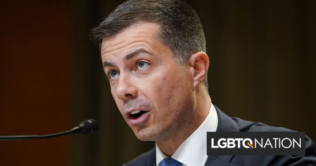 Pete Buttigieg critique Trump pour avoir évité le service militaire et manqué de respect aux vétérans Pete Buttigieg critique Trump pour avoir évité le service militaire et manqué de respect aux vétérans