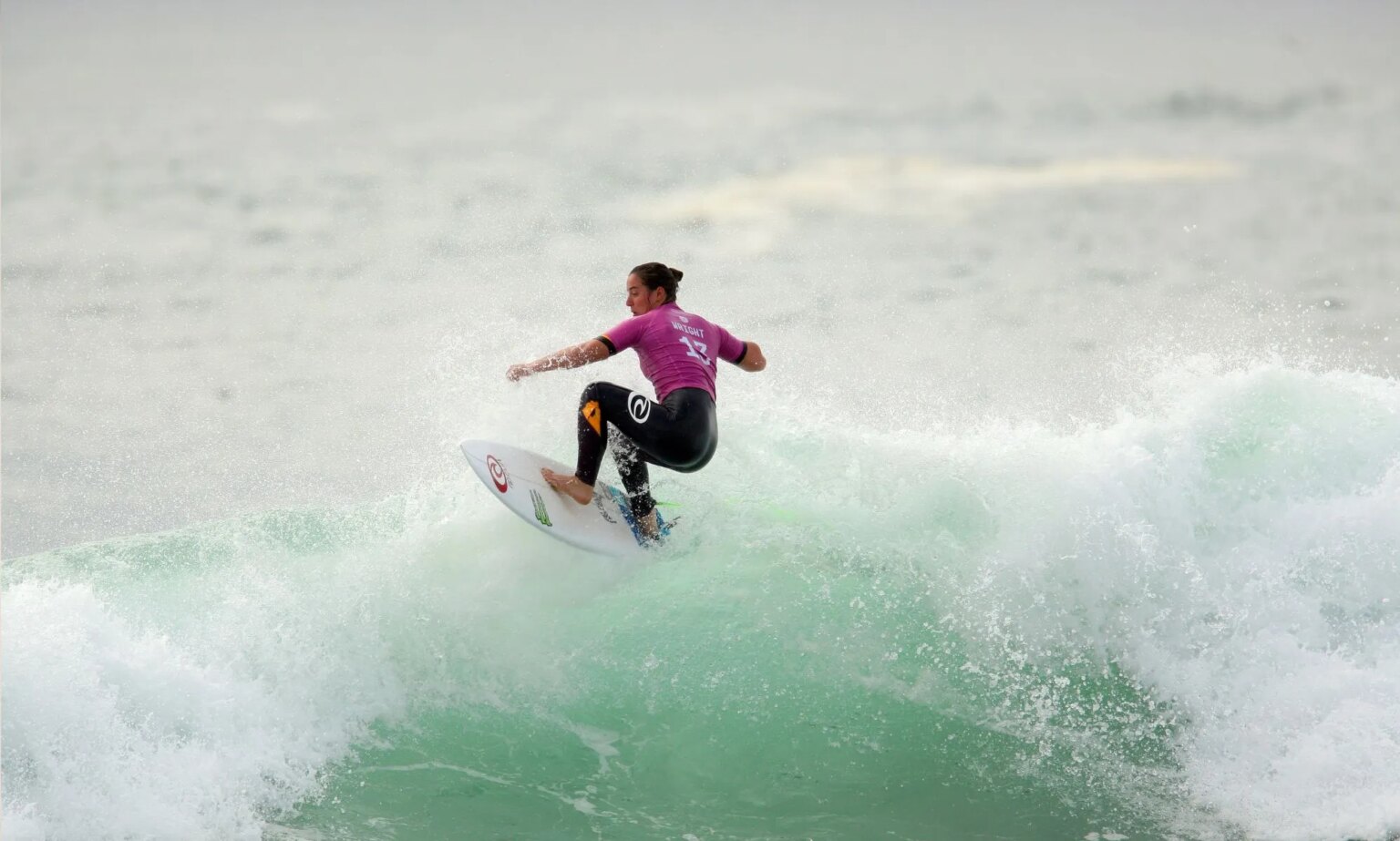 Un surfeur australien homosexuel en route vers l'or aux Jeux olympiques après avoir surmonté une maladie chronique Pro surfer Tyler Wright