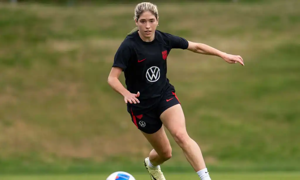 CARSON, CA - 18 FÉVRIER : Korbin Albert des États-Unis dribble pendant l'entraînement de l'USWNT au Dignity Health Sports Park le 18 février 2024 à Carson, Californie. (Photo de Brad Smith/ISI Photos/USSF/Getty Images pour USSF)