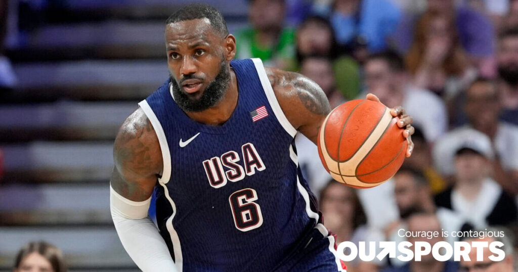 Dwyane Wade a partagé les pronoms de LeBron James lors de la diffusion des Jeux olympiques sur NBC. Deux fois. Certains se sont demandé pourquoi. Dwyane Wade a partagé les pronoms de LeBron James lors de la diffusion des Jeux olympiques sur NBC. Deux fois. Certains se sont demandé pourquoi.