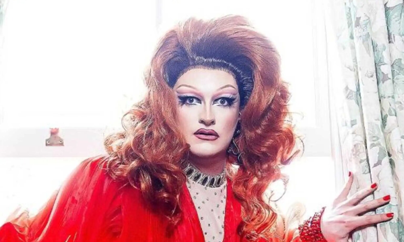 Kate Butch, de Drag Race UK, explique comment le « dépit » a inspiré sa nouvelle émission hilarante Wuthering Sh*tes Kate Butch, de Drag Race UK, explique comment le « dépit » a inspiré sa nouvelle émission hilarante Wuthering Sh*tes