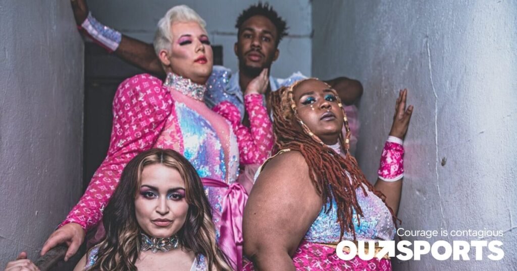 La vision originale de Billy Dixon en matière de lutte et de salle de bal se concrétise avec deux légendes La vision originale de Billy Dixon en matière de lutte et de salle de bal se concrétise avec deux légendes