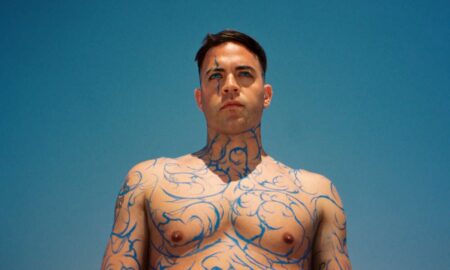 Le nouveau single de Boy Blu, « Visions », apporte de la magie queer à la pop fantastique