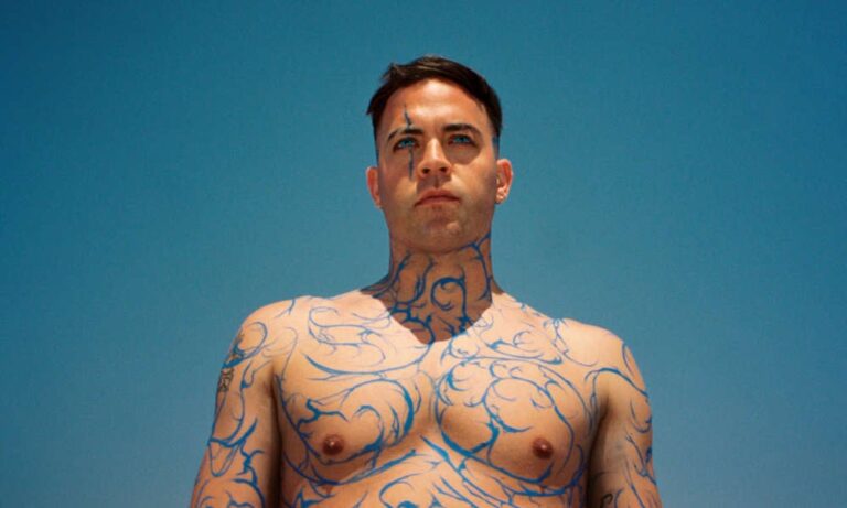 Le nouveau single de Boy Blu, « Visions », apporte de la magie queer à la pop fantastique