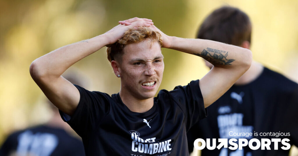 Un footballeur adolescent est suspendu pour six matchs pour « plusieurs » insultes anti-gays – mais le chef de l'AFL nie tout problème d'homophobie Un footballeur adolescent est suspendu pour six matchs pour « plusieurs » insultes anti-gays – mais le chef de l'AFL nie tout problème d'homophobie