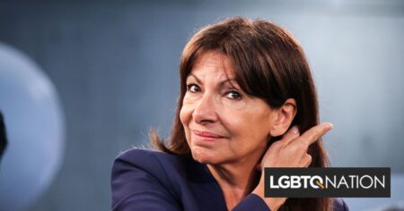 La maire de Paris lance des bombes F contre les critiques anti-LGBTQ+ des cérémonies d'ouverture des Jeux olympiques