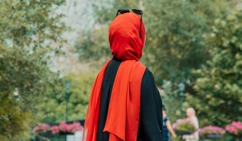 En tant que lesbienne musulmane, je sais que la violence d'extrême droite n'a pas commencé la semaine dernière. En tant que lesbienne musulmane, je sais que la violence d'extrême droite n'a pas commencé la semaine dernière.