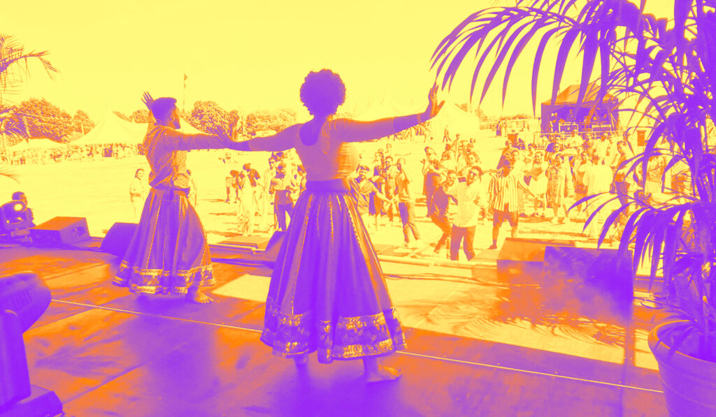 « Un cours de danse Bollyqueer m'a permis d'assumer mon héritage sud-asiatique » « Un cours de danse Bollyqueer m'a permis d'assumer mon héritage sud-asiatique »