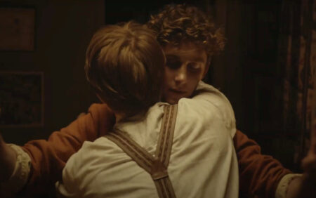 Lilies Not For Me : Fionn O'Shea et Louis Hofmann partagent un moment intime dans un clip exclusif