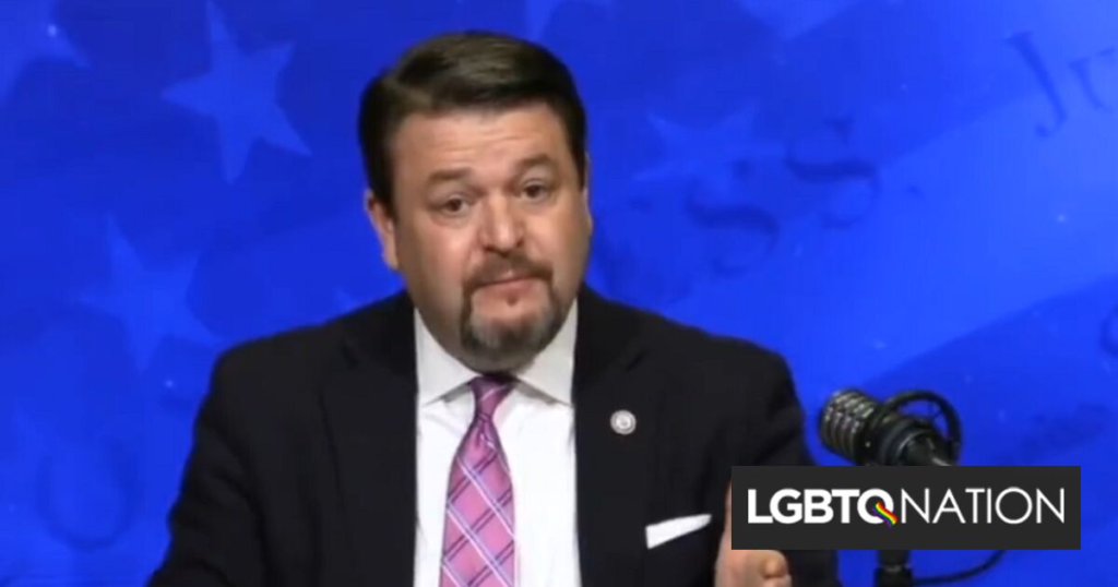 Sarah Huckabee Sanders, nommée à la bibliothèque d'État, se plaint que ses collègues n'interdisent pas les livres LGBTQ+ Sarah Huckabee Sanders, nommée à la bibliothèque d'État, se plaint que ses collègues n'interdisent pas les livres LGBTQ+