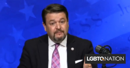 Sarah Huckabee Sanders, nommée à la bibliothèque d'État, se plaint que ses collègues n'interdisent pas les livres LGBTQ+