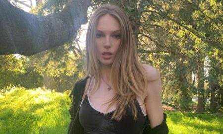 Alex Consani : briser les barrières en devenant la première femme trans à être nommée mannequin de l'année