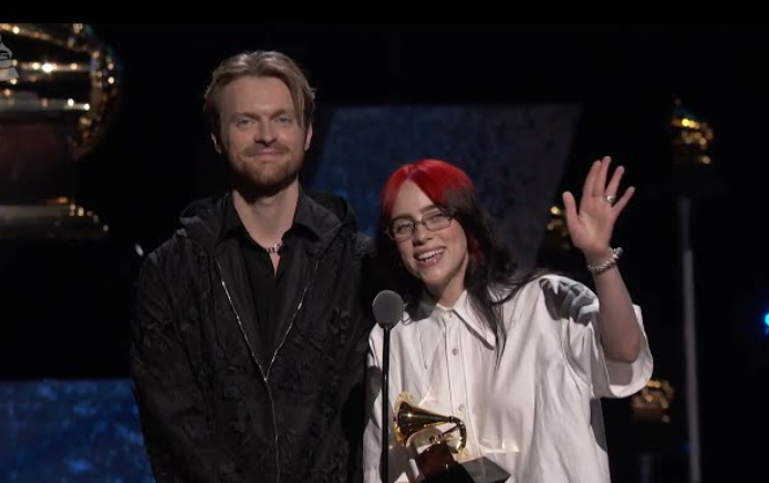 Finneas répond à TikToker pour avoir qualifié le couplet Guess de Billie Eilish de « prédateur »