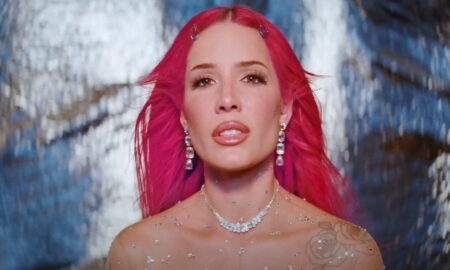 Halsey dit qu'elle « regrette d'être revenue » après une réaction « chanceuse »