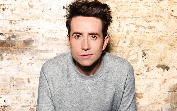 Les vacances de Nick Grimshaw à Ibiza prennent une tournure terrifiante après que des voleurs ont gazé et perquisitionné sa villa