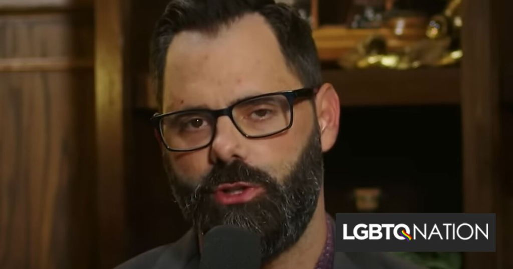 Un prédicateur de haine affirme que les chrétiens doivent « prendre le pouvoir » ou faire face au « mondialisme gay » Un prédicateur de haine affirme que les chrétiens doivent « prendre le pouvoir » ou faire face au « mondialisme gay »