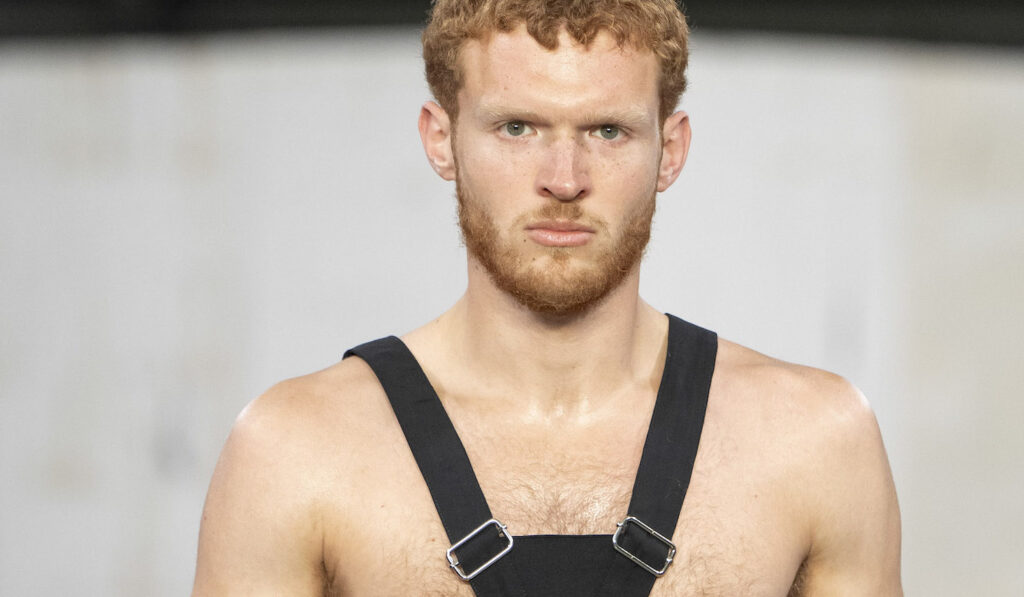 Oubliez les garçons « babygirl », ce sera un top dom pour l'été 2025 Oubliez les garçons « babygirl », ce sera un top dom pour l'été 2025