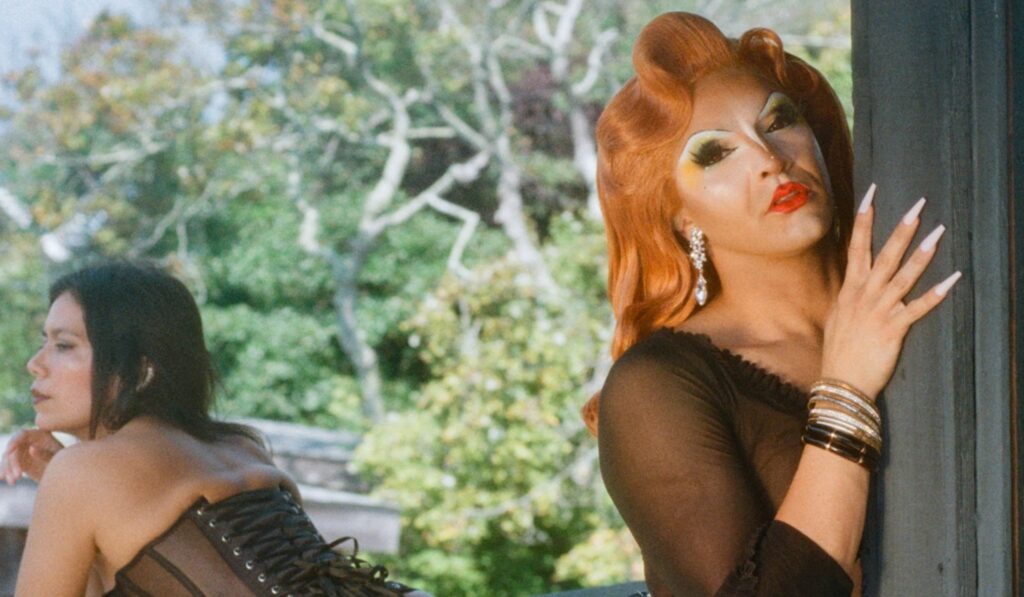 Des photos exubérantes documentant une île de feu sur le point de changer Des photos exubérantes documentant une île de feu sur le point de changer