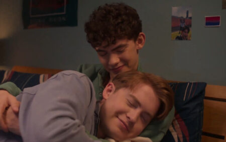 Heartstopper : Nick et Charlie font vibrer leurs émotions dans le nouveau clip de la saison 3