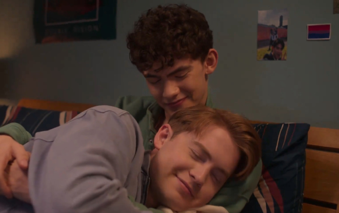 Heartstopper : Nick et Charlie font vibrer leurs émotions dans le nouveau clip de la saison 3