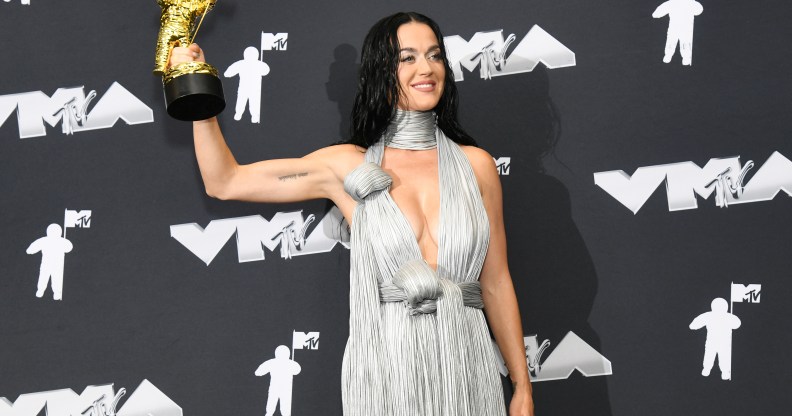 Katy Perry remercie la communauté LGBTQ+ « sans qui je ne serais pas là » dans son discours aux VMA Katy Perry