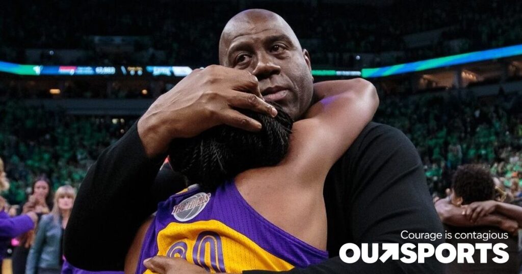 Les LA Sparks sont sur le point d'avoir beaucoup plus de Magic Johnson, après avoir licencié le seul entraîneur-chef gay du sport professionnel américain Les LA Sparks sont sur le point d'avoir beaucoup plus de Magic Johnson, après avoir licencié le seul entraîneur-chef gay du sport professionnel américain