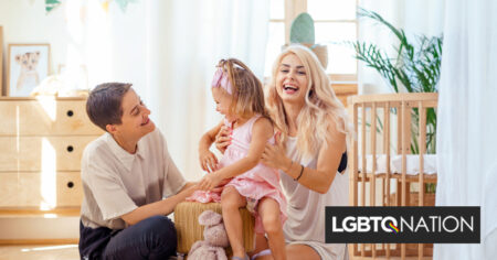 Les inquiétudes des parents concernant la reproduction affectent leurs réponses à la sortie du placard de leurs propres enfants