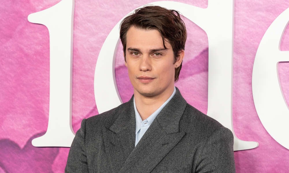 Nicholas Galitzine jouera un méchant dans le nouveau film queer « Les 100 nuits d'un héros » Nicholas Galitzine jouera un méchant dans le nouveau film queer « Les 100 nuits d'un héros »
