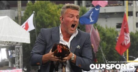 Pat McAfee d'ESPN adore les « Cocks » de Caroline du Sud lors du College GameDay. Bienvenue en 9e année.
