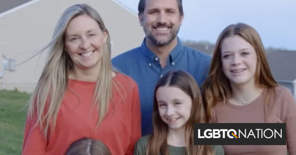 Un candidat républicain célibataire tente de mettre en gage la famille d'un ami comme sa propre épouse et ses enfants Un candidat républicain célibataire tente de mettre en gage la famille d'un ami comme sa propre épouse et ses enfants