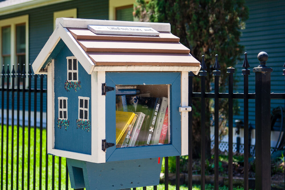 Une petite bibliothèque gratuite, une image d'archive d'une