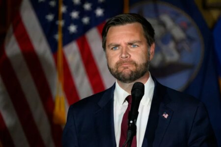 JD Vance dit que les femmes qui n'ont pas d'enfants en raison des préoccupations liées au changement climatique sont « dérangées »