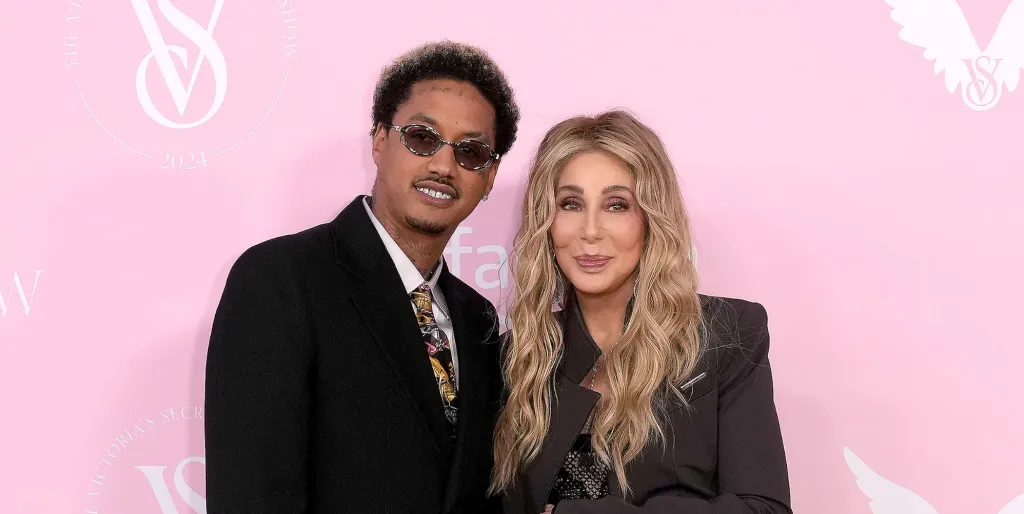 Cher et son petit ami Alexander AE Edwards au défilé de mode Victoria's Secret
