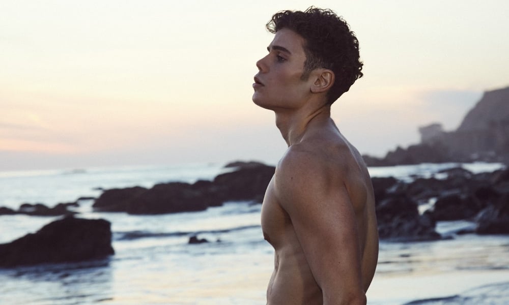 Nick Champa éblouit dans la séance photo « Soirée à El Matador » d'Alex Evans Rediscover Nicky Champa’s Stunning 2018 Photoshoot at El Matador Beach