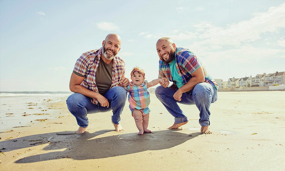 Papas gays avec leur enfant