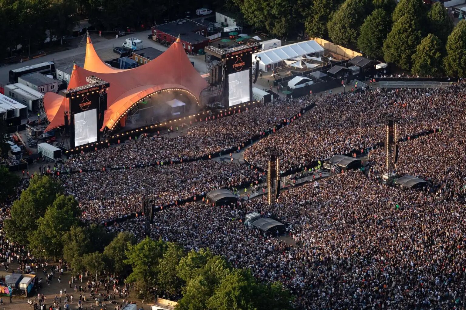 Le Roskilde Festival annonce la programmation et les détails des billets pour 2025 Roskilde Festival announces dates and ticket details for its 2025 edition.