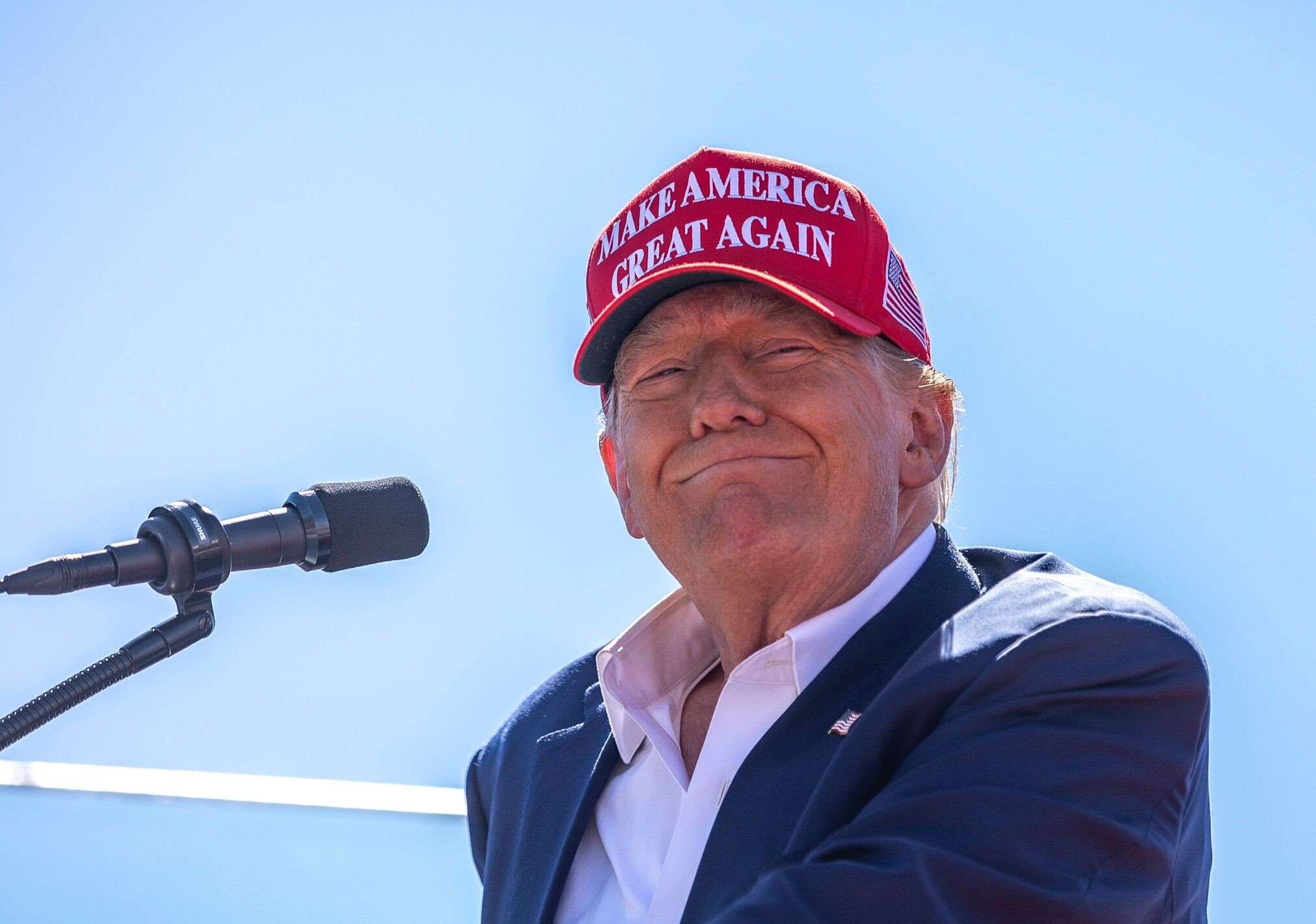 Donald Trump prononce un discours à l'aéroport central du Wisconsin à Mosinee, Wisconsin, le samedi 7 septembre 2024.